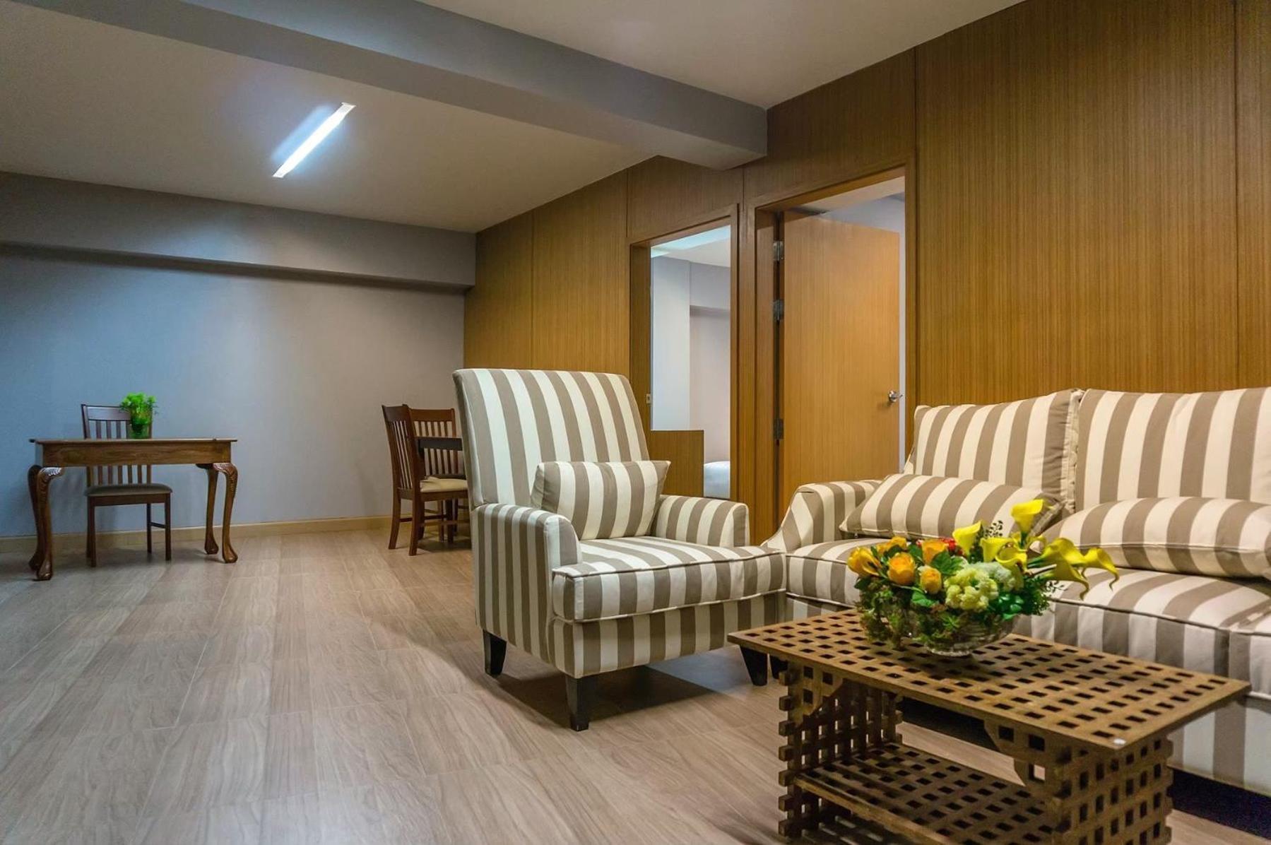 Buritel Hotel Бурирам Екстериор снимка