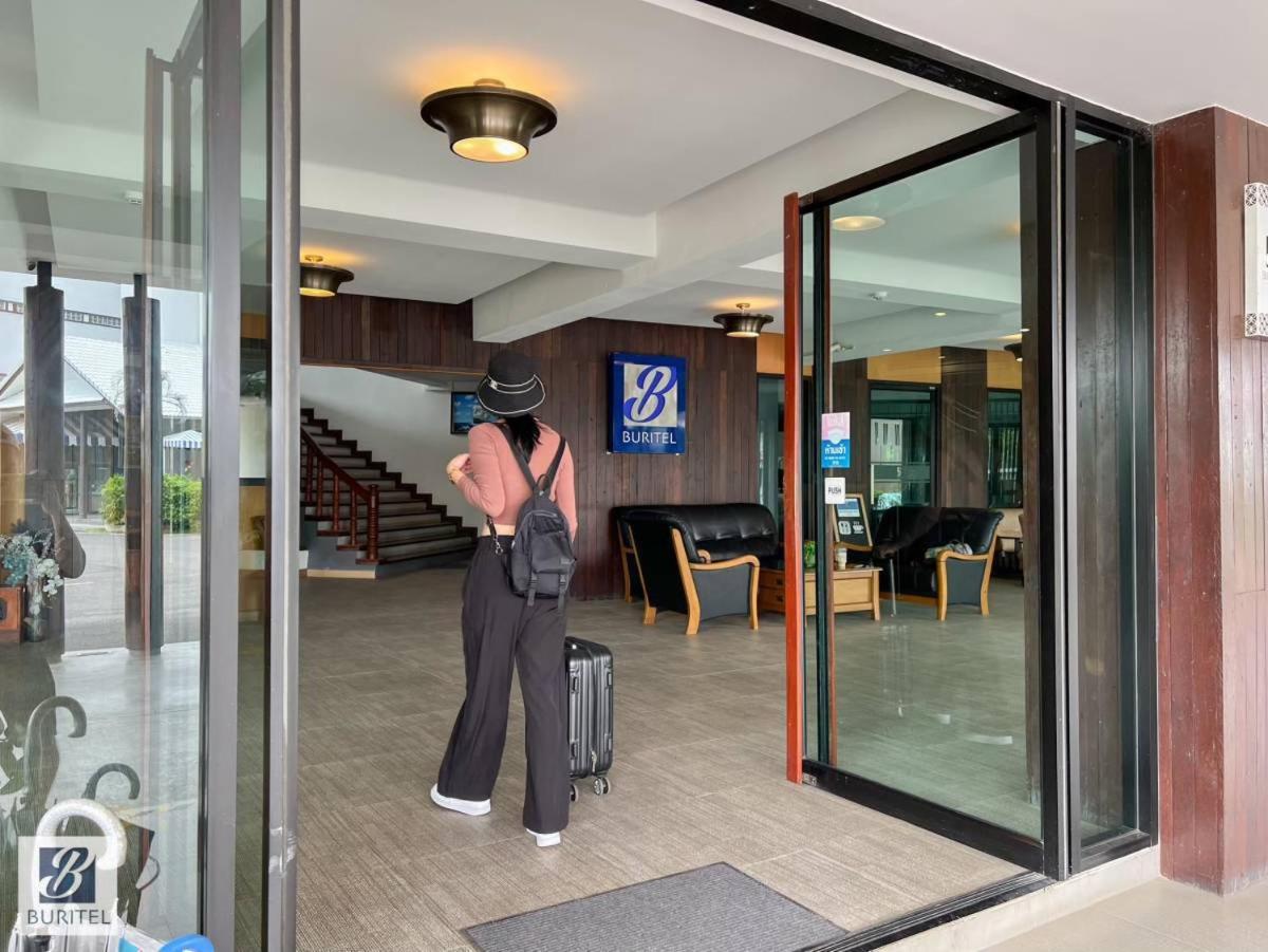 Buritel Hotel Бурирам Екстериор снимка