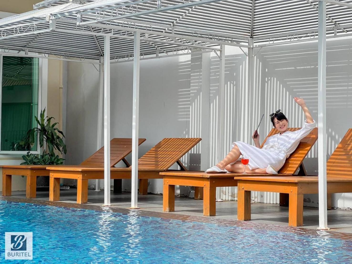 Buritel Hotel Бурирам Екстериор снимка
