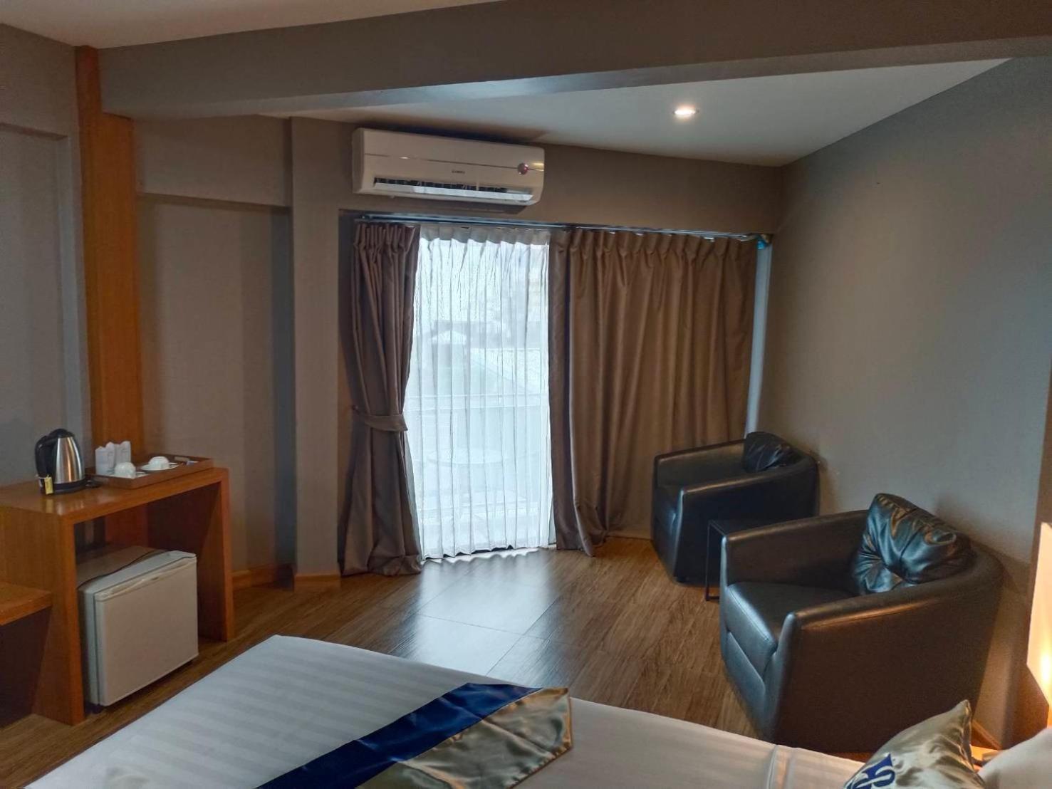 Buritel Hotel Бурирам Стая снимка