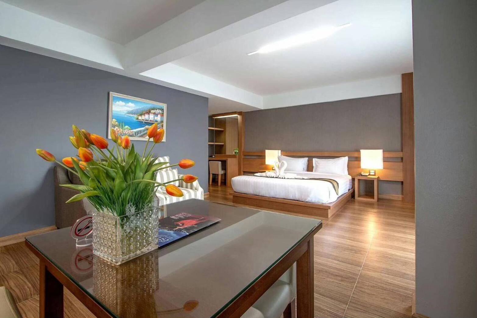 Buritel Hotel Бурирам Екстериор снимка